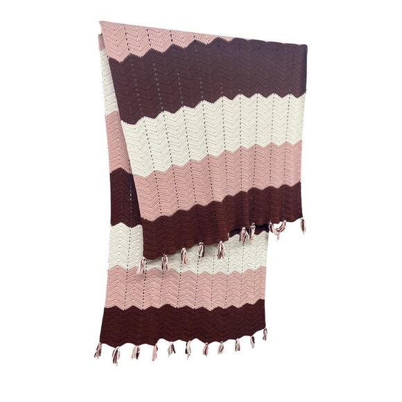 Vintage 70s Home LARGE Afghan Blanket Pink Mauve Chevron Stripe Cream Fringe - Picture 1 of 4